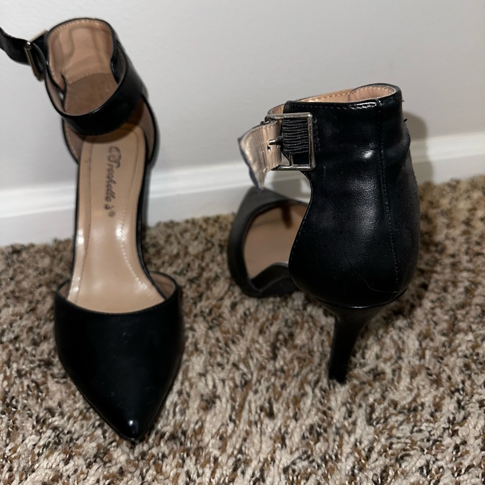 Breckelles, Black, size 6, Ankle strap, pointed toe heel.